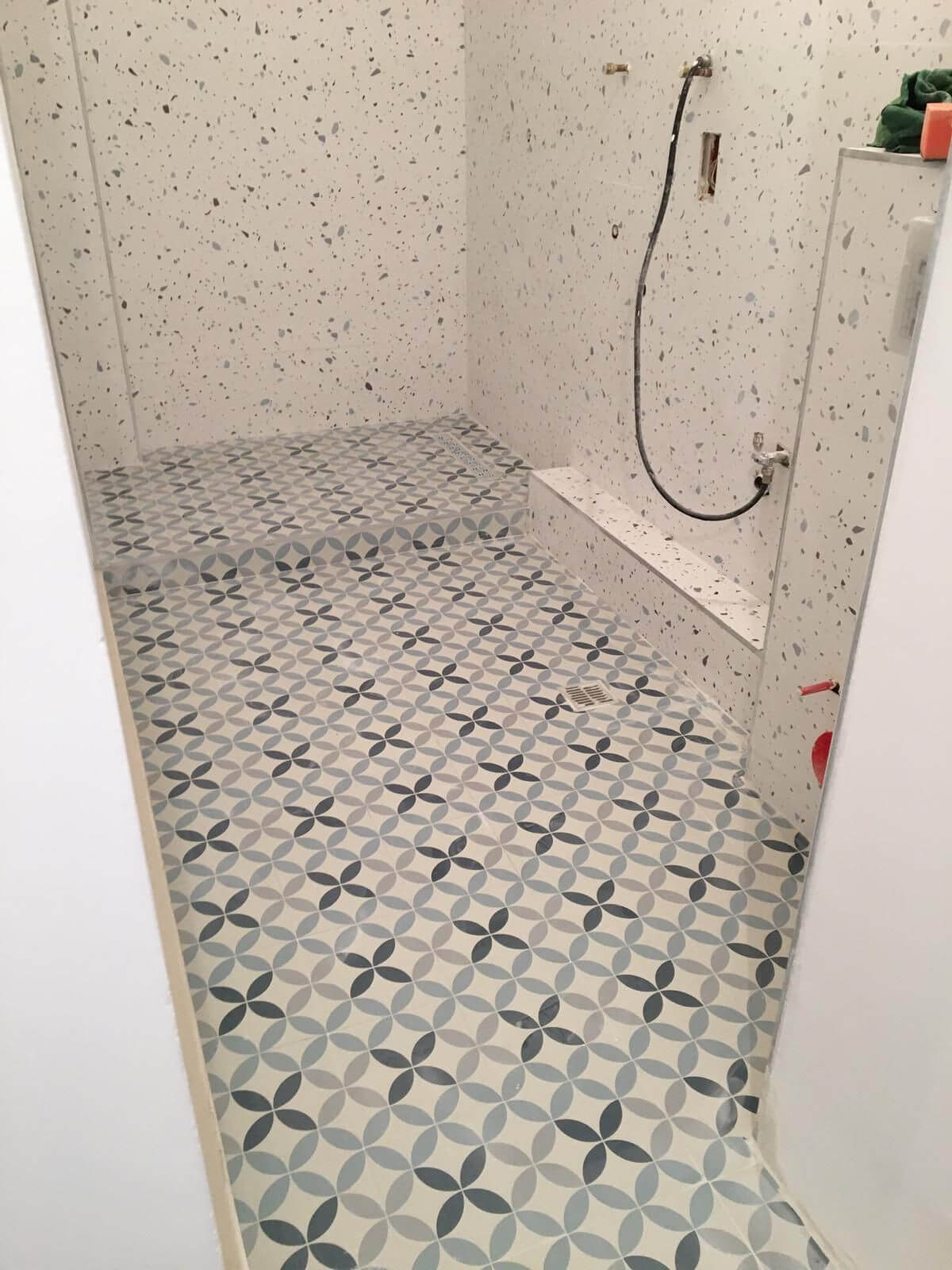 Cum se montează gresia și faianța