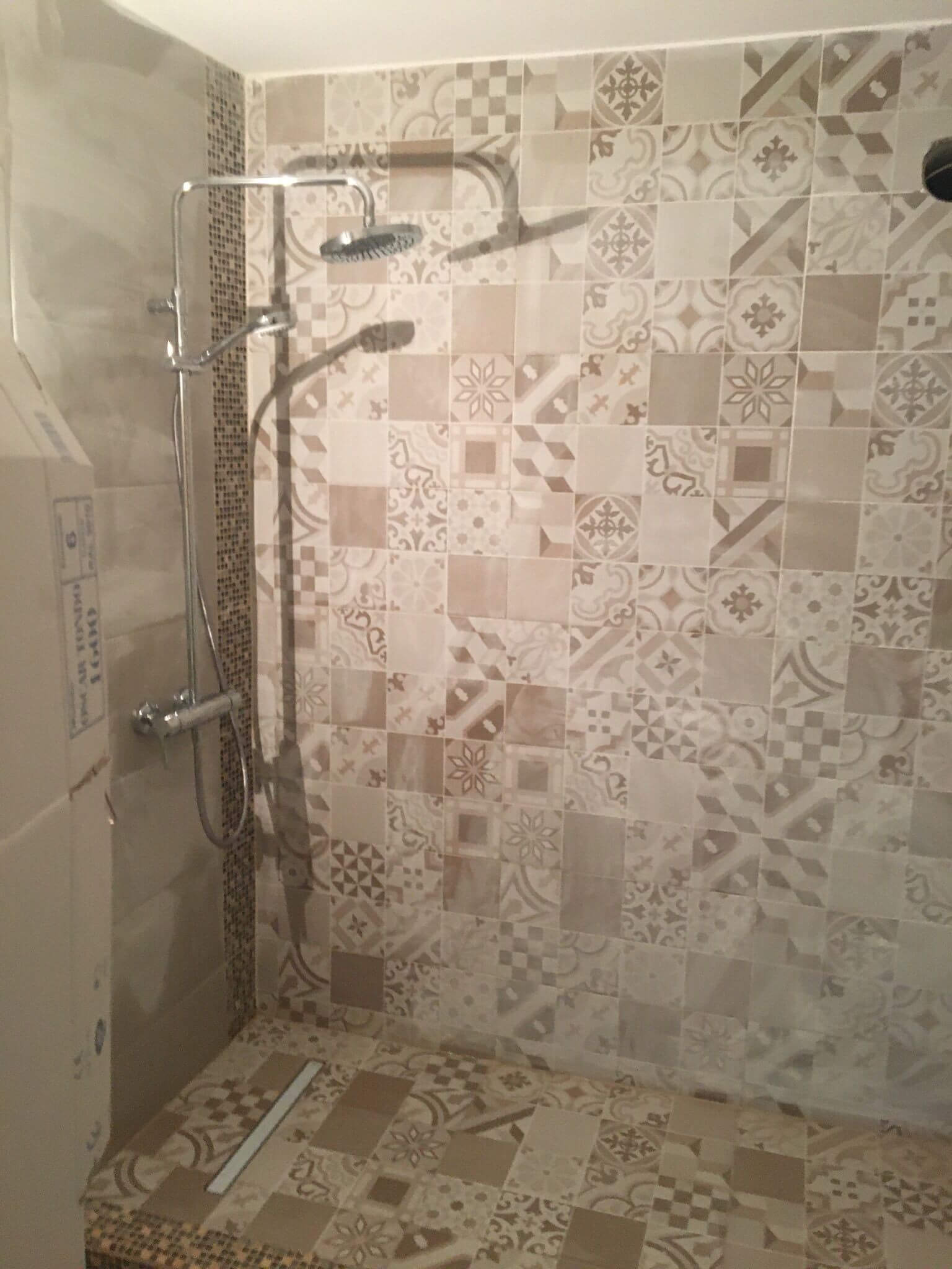 Cum se montează gresia și faianța